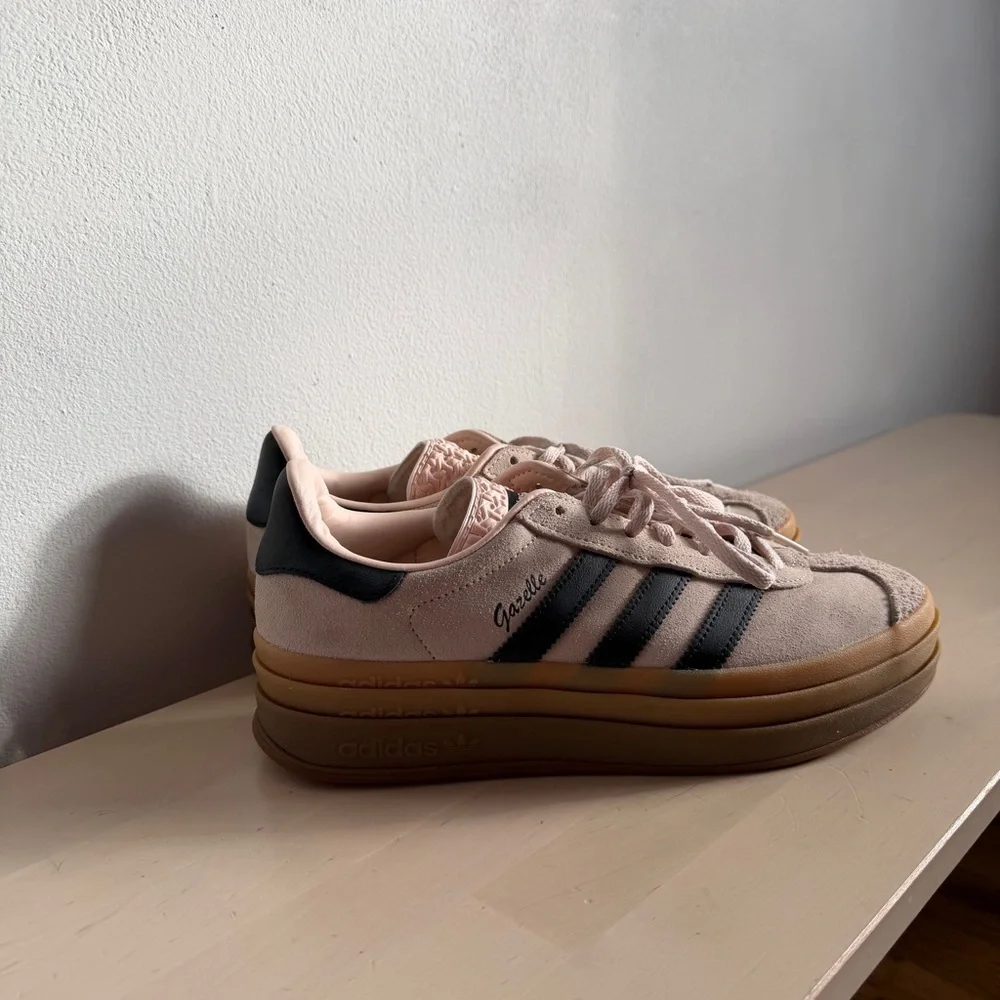 Adidas Women's Gazelle Sneakers - Light Pink Black - Picture 1 of 3